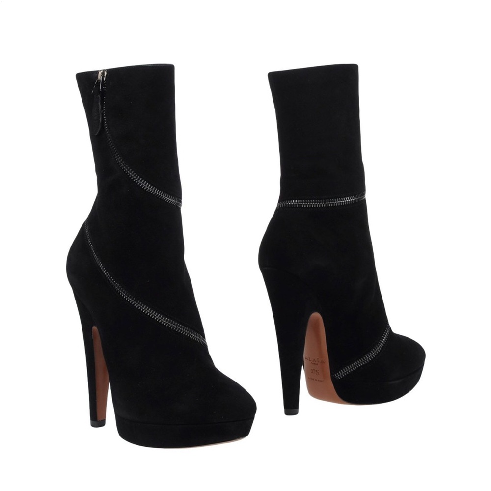 Alaia Black Suede Spiral Zipper Ankle Boots